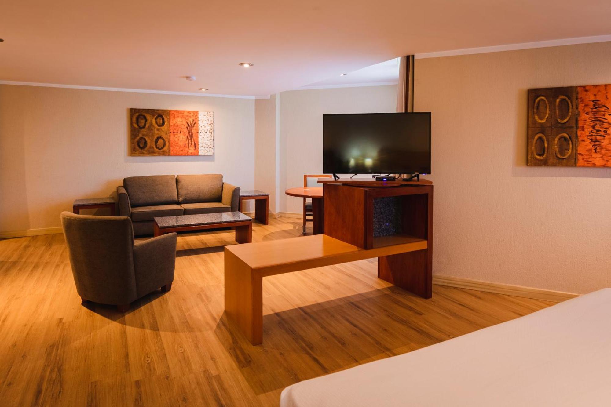 Hotel Mirabel ケレタロ エクステリア 写真