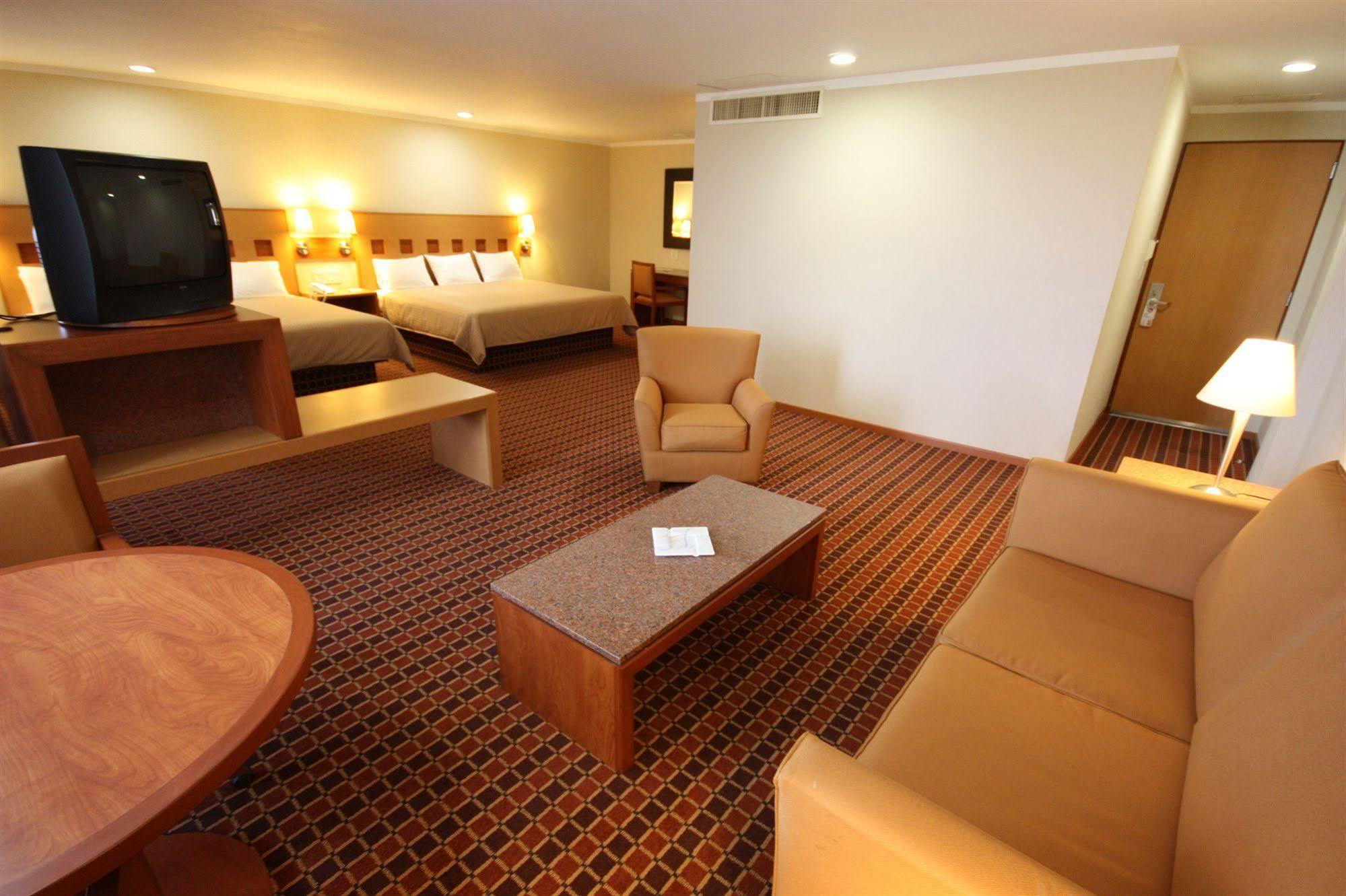 Hotel Mirabel ケレタロ エクステリア 写真