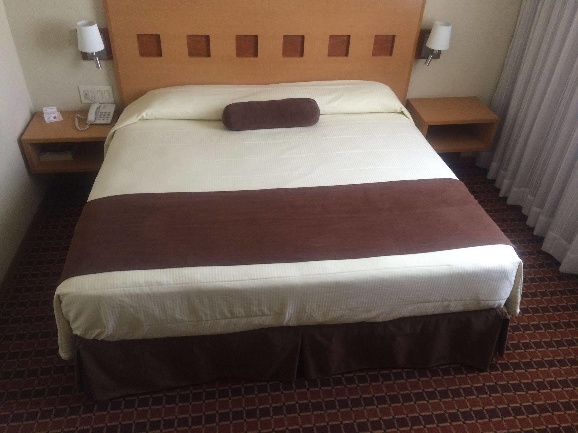 Hotel Mirabel ケレタロ エクステリア 写真